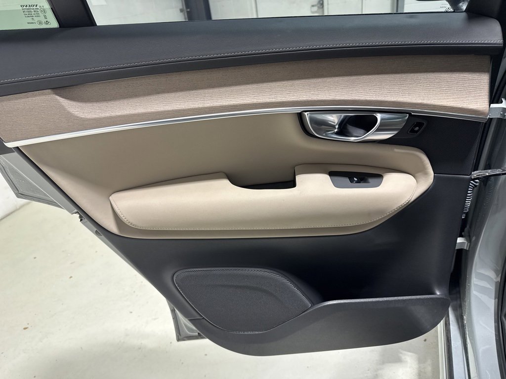 Used 2025 Volvo XC90 B6 Plus image 29