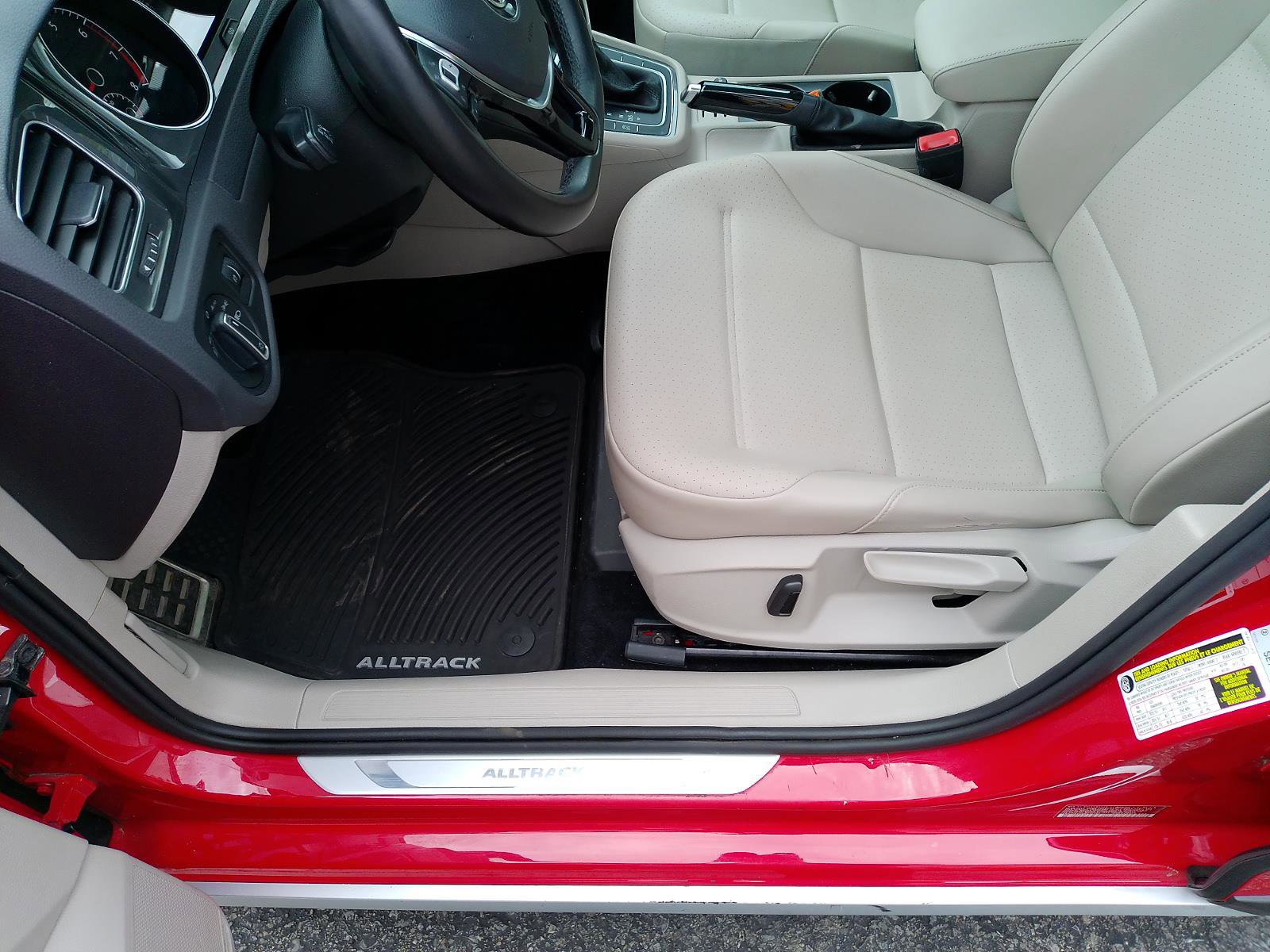 Used 2017 Volkswagen Golf Alltrack SE AWD/4WD image 14