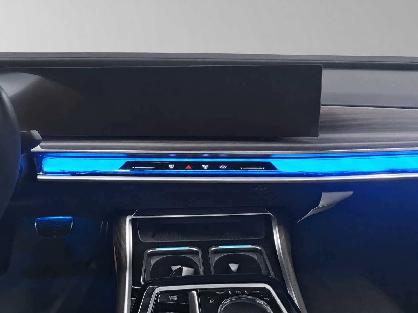 New 2026 BMW 750e xDrive AWD/4WD image 11