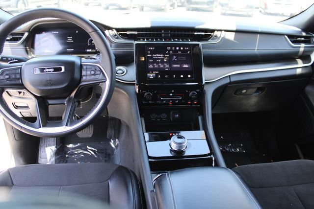 Used 2023 Jeep Grand Cherokee Altitude AWD/4WD image 12