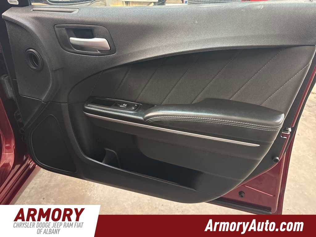 Used 2017 Dodge Charger SXT image 32