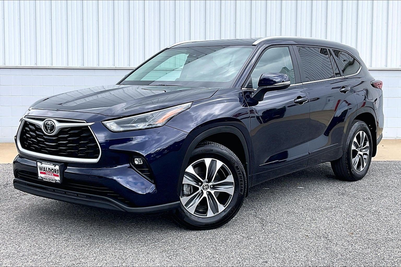 Used 2026 Toyota Highlander XLE AWD/4WD image 2