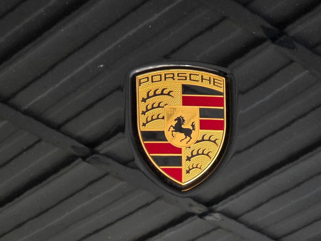 Certified 2024 Porsche Macan AWD/4WD image 29