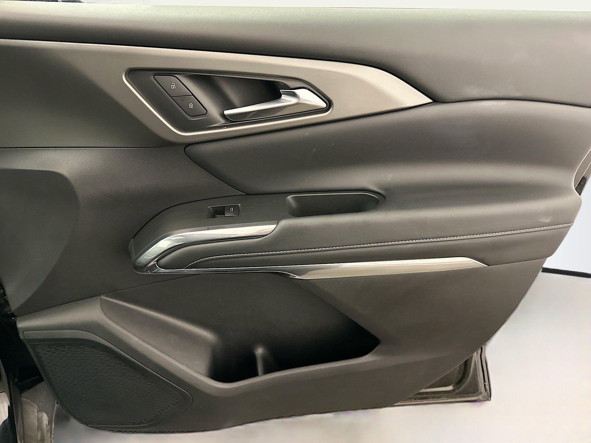 Used 2025 Chevrolet Traverse LT w/ Sun and Wheel Package image 36