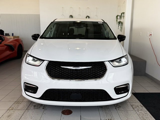 Used 2024 Chrysler Pacifica Touring-L image 35