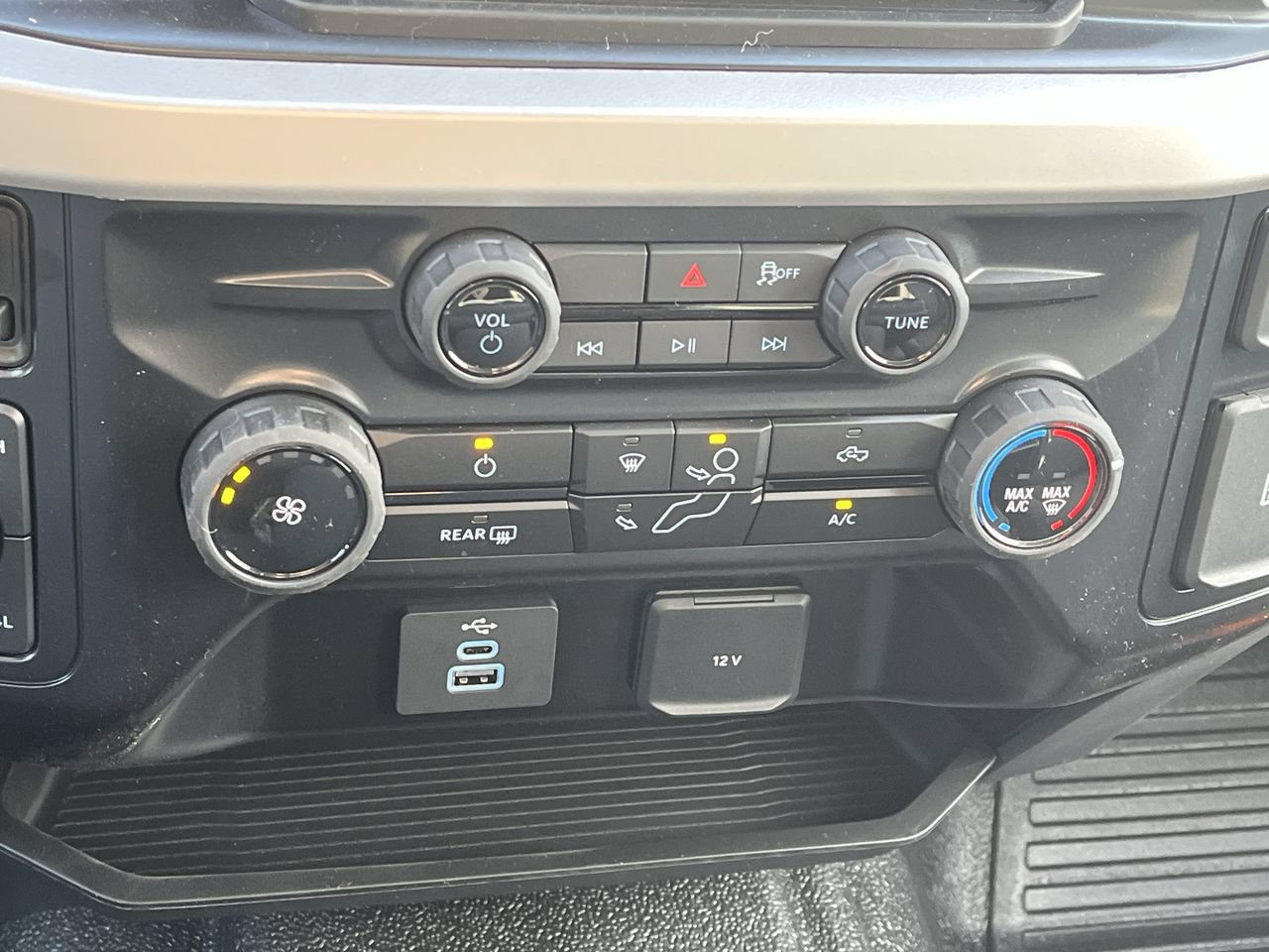 New 2025 Ford F550 4x4 SuperCab Super Duty image 17