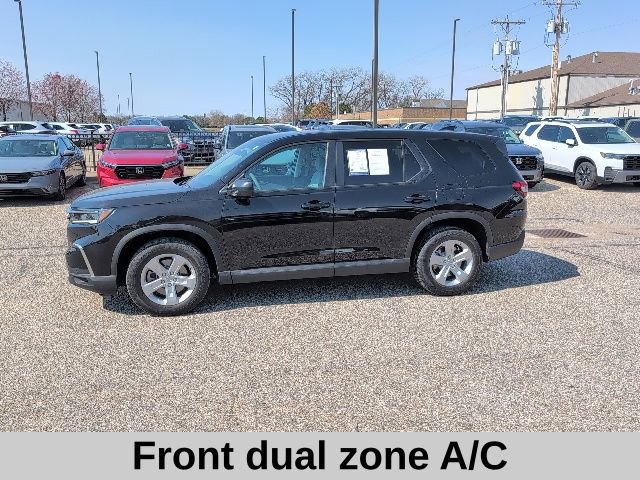 Used 2023 Honda Pilot LX image 3