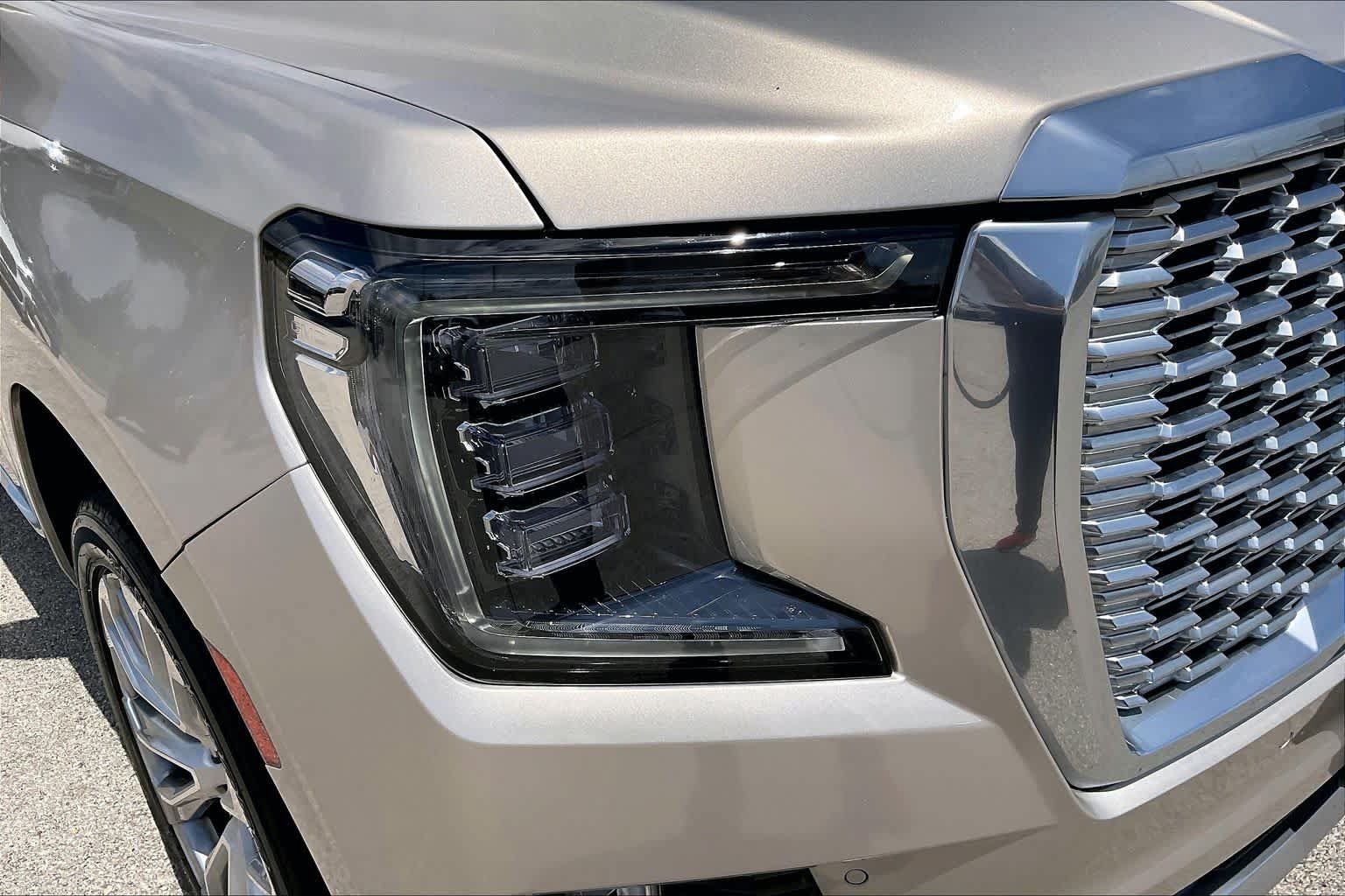Used 2023 GMC Yukon Denali AWD/4WD image 27