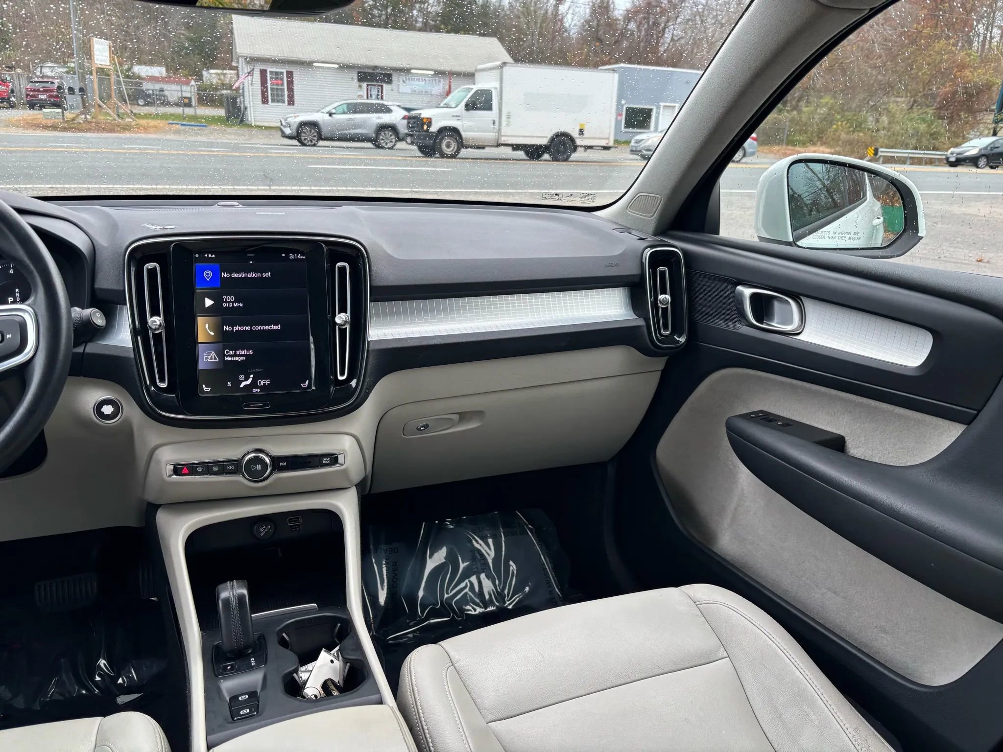 Used 2019 Volvo XC40 T5 Momentum image 28