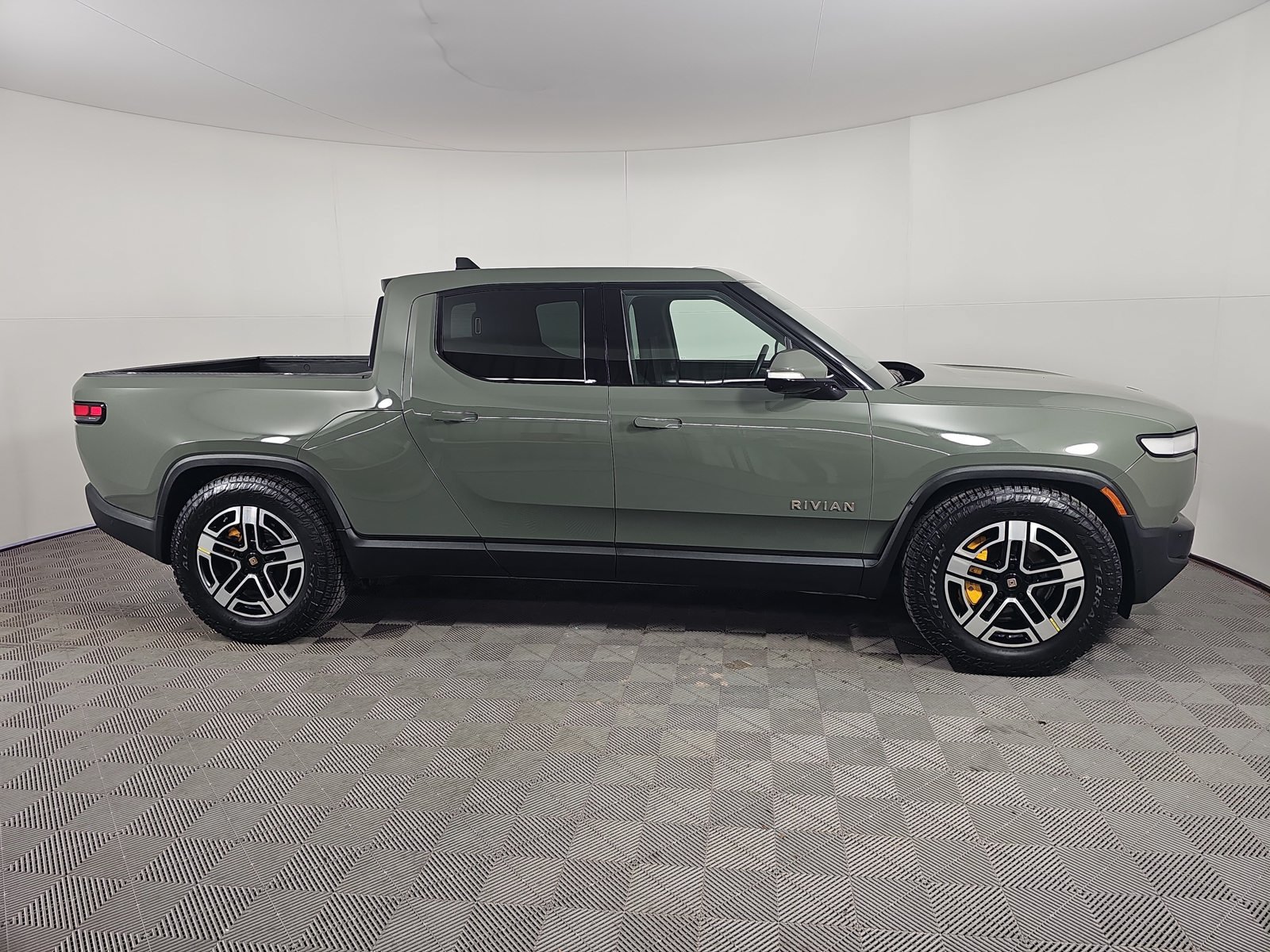 Used 2022 Rivian R1T Launch Edition AWD/4WD image 6