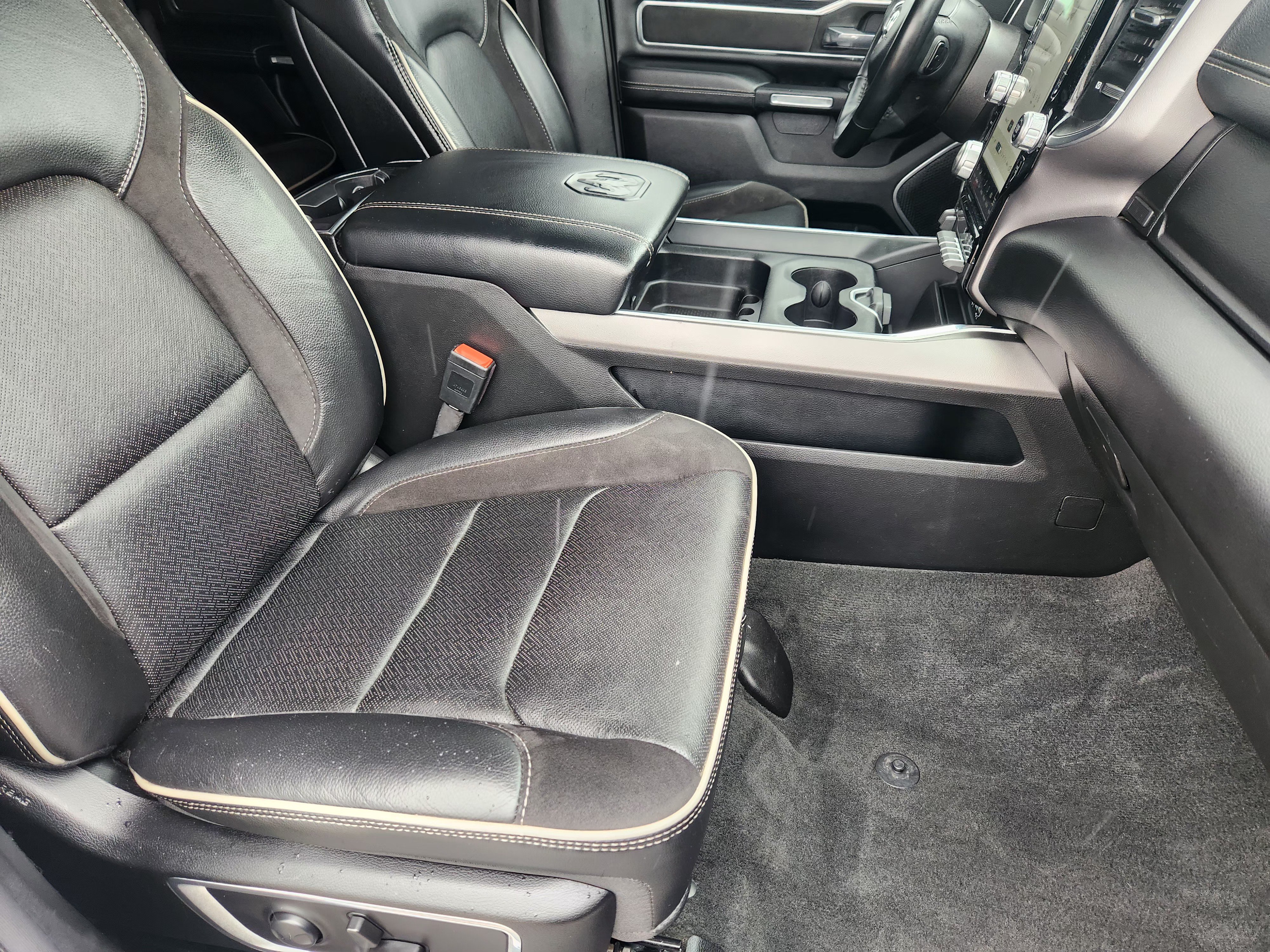 Used 2023 RAM 1500 Laramie AWD/4WD image 16
