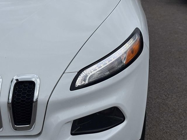 Used 2017 Jeep Cherokee Latitude w/ Comfort/Convenience Group image 10