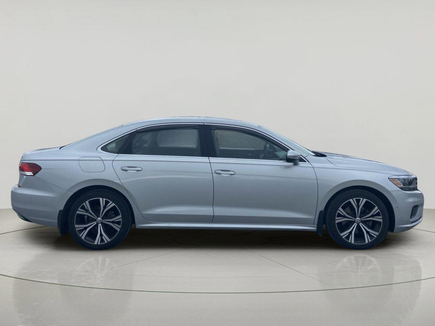 Used 2020 Volkswagen Passat 2.0T SEL FWD image 2