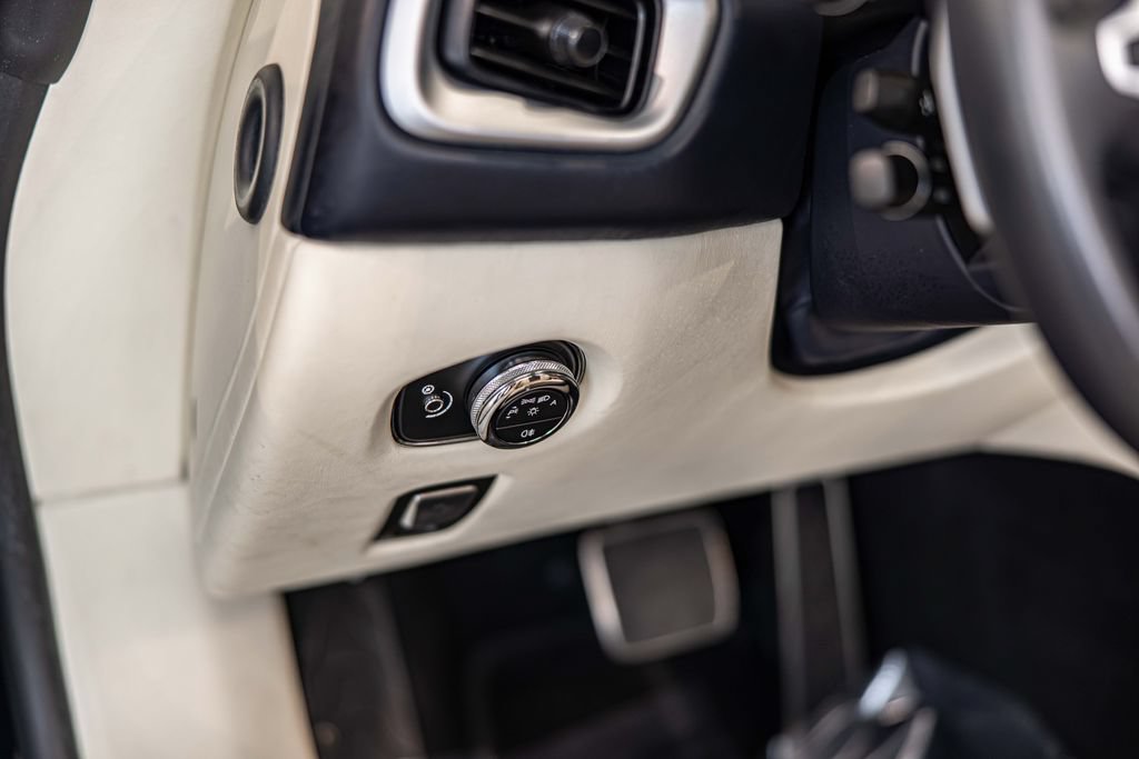 Used 2019 Aston Martin DB11 Volante RWD image 19