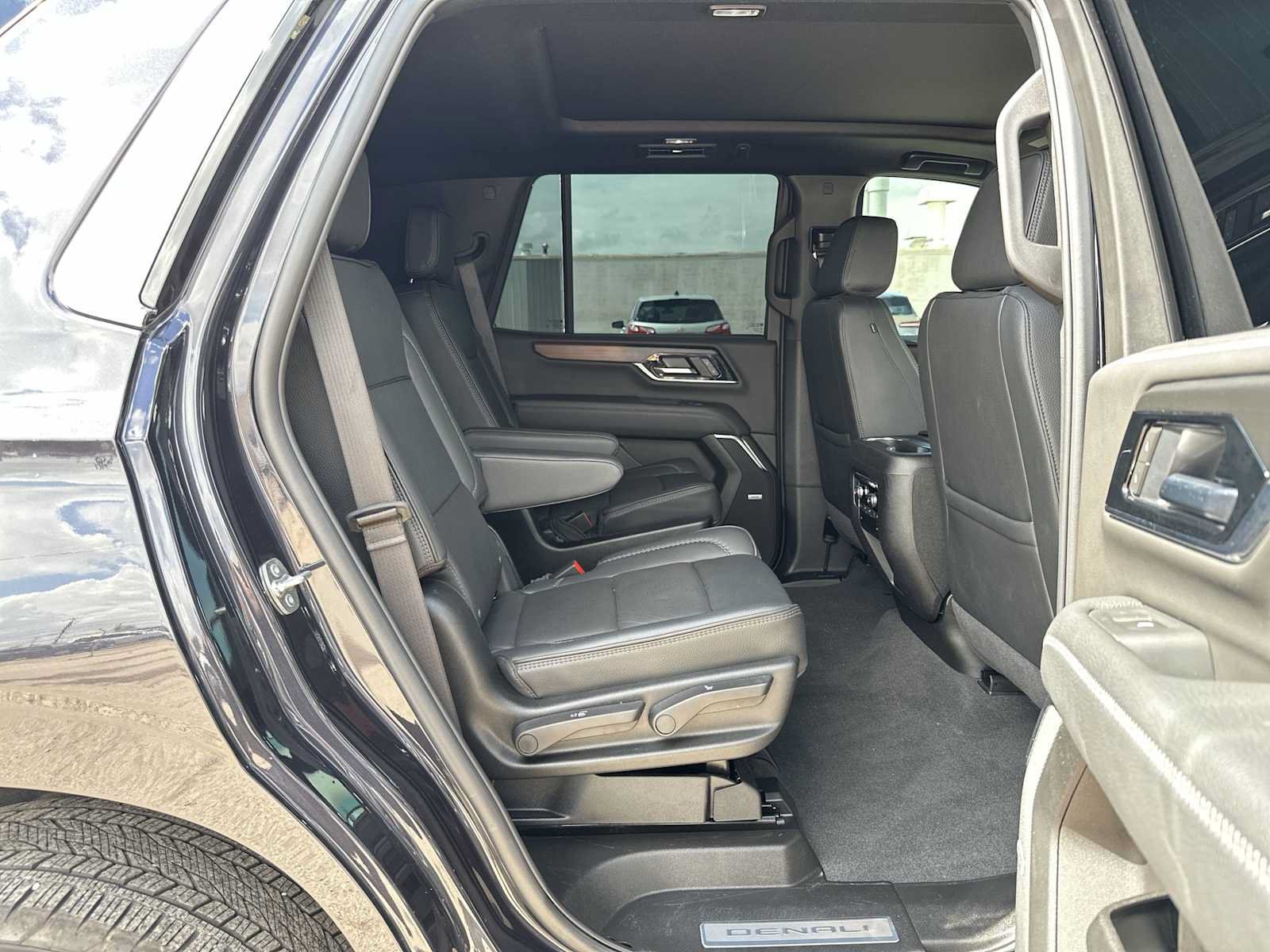 Used 2026 GMC Yukon Denali w/ Sun & Power Step Package AWD/4WD image 21