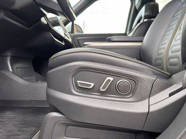 Used 2024 Rivian R1S Adventure image 30