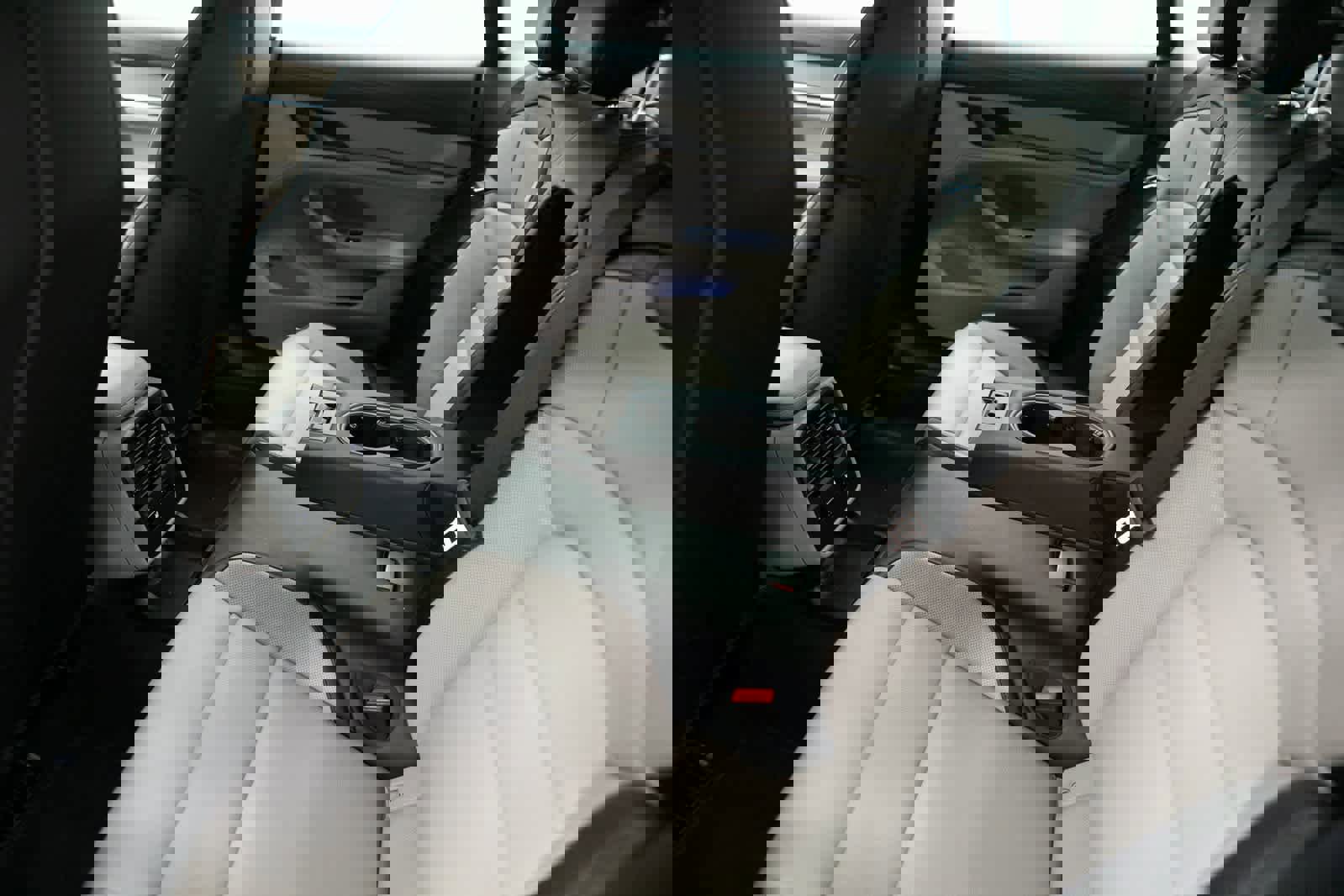 Certified 2025 Porsche Taycan image 29