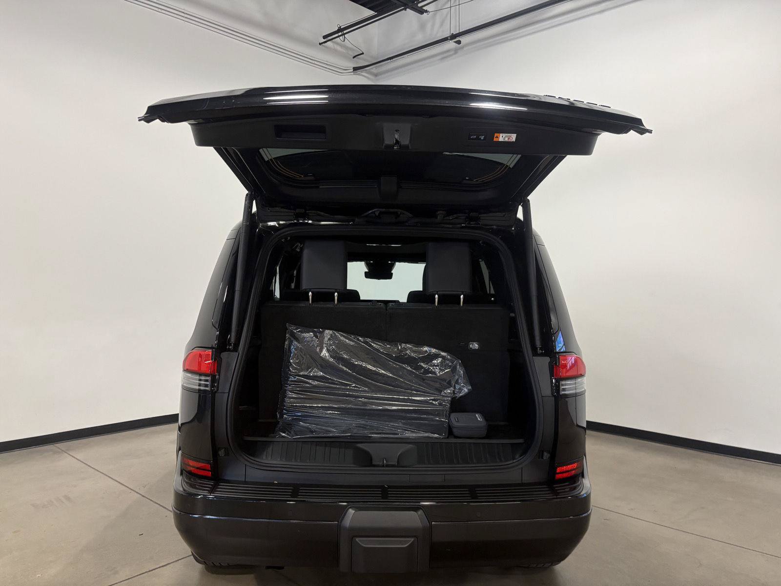 Used 2025 Lexus GX 550 w/ Accessory Package (2T) AWD/4WD image 31