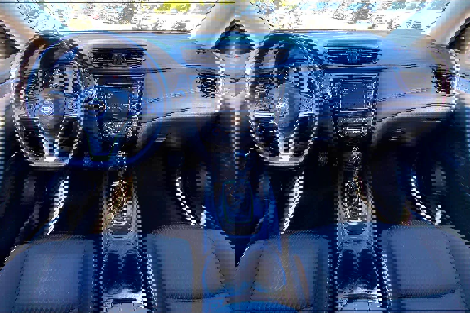 Used 2018 Nissan Rogue SV image 16