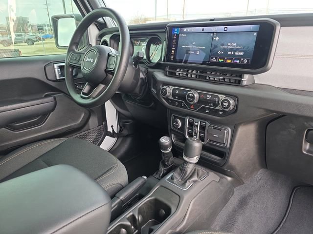 Used 2025 Jeep Gladiator Sport image 18
