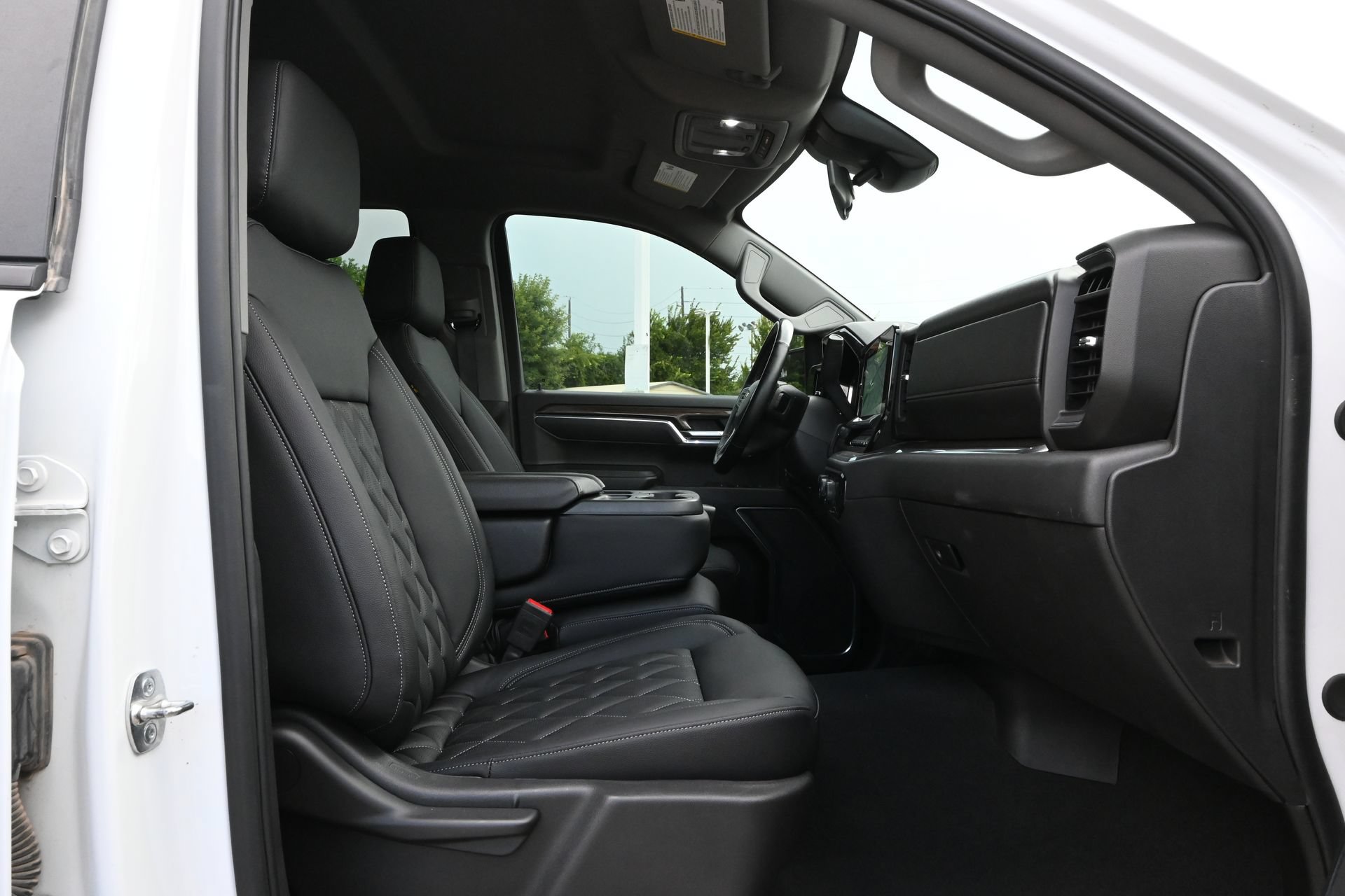 Used 2025 Chevrolet Silverado 1500 LT AWD/4WD image 26