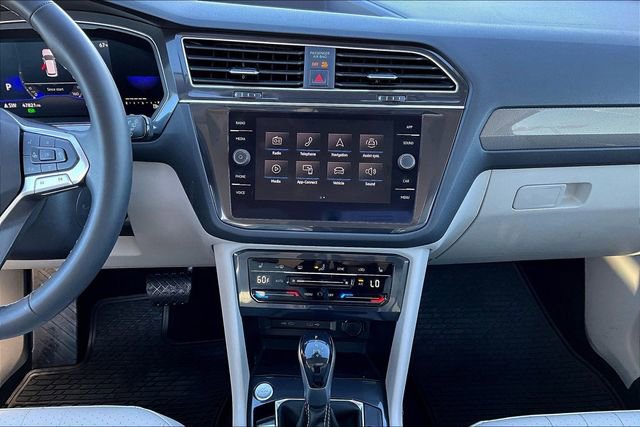 Used 2022 Volkswagen Tiguan SE image 6