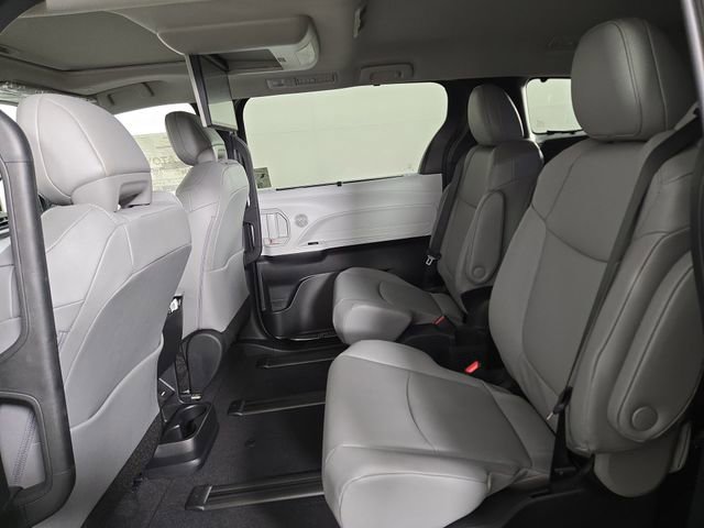 New 2026 Toyota Sienna XLE image 15