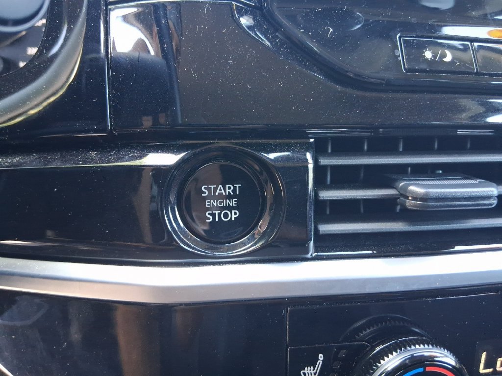 Used 2025 Nissan Pathfinder SL FWD image 29