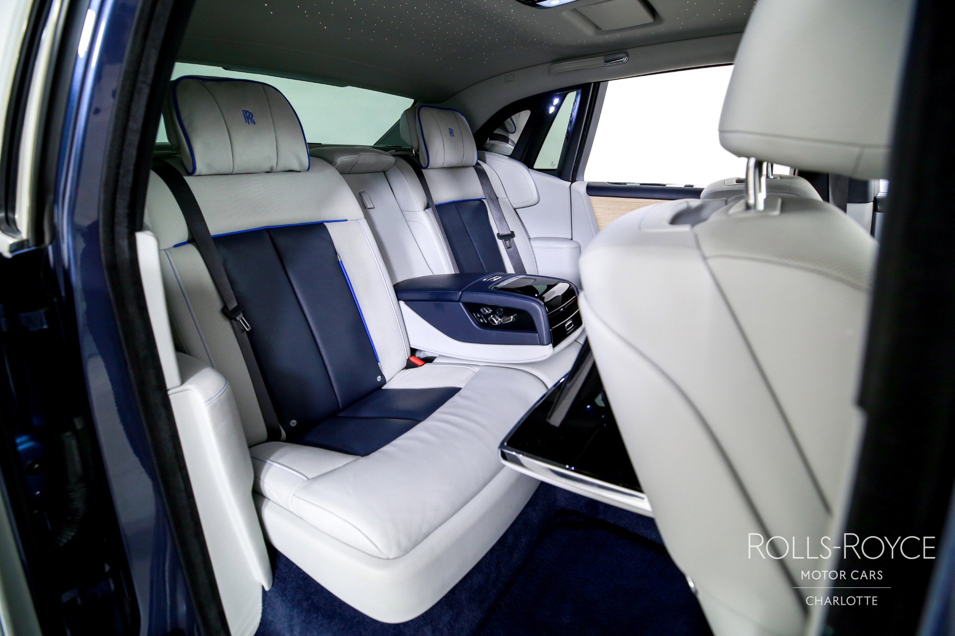 Used 2019 Rolls-Royce Phantom Sedan image 29