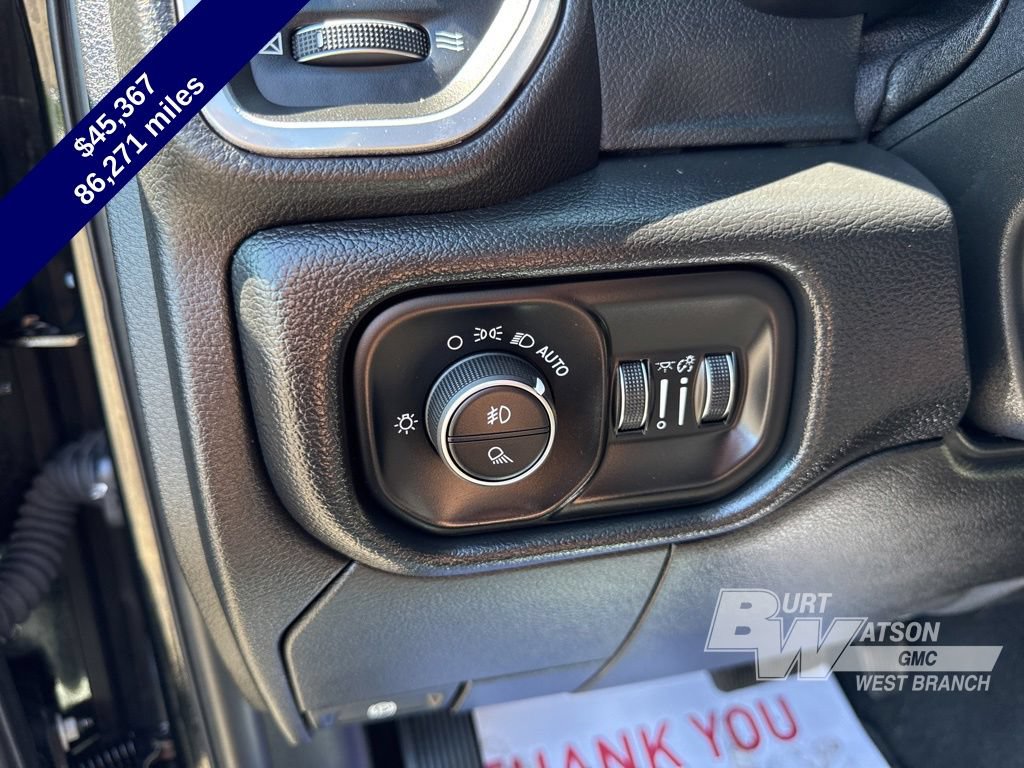 Used 2019 RAM 2500 Laramie w/ Black Appearance Package AWD/4WD image 22