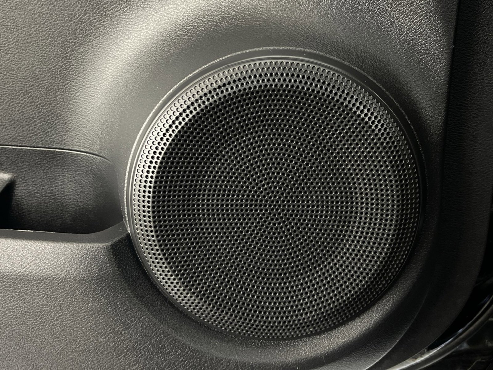 Used 2021 Nissan Kicks S image 32