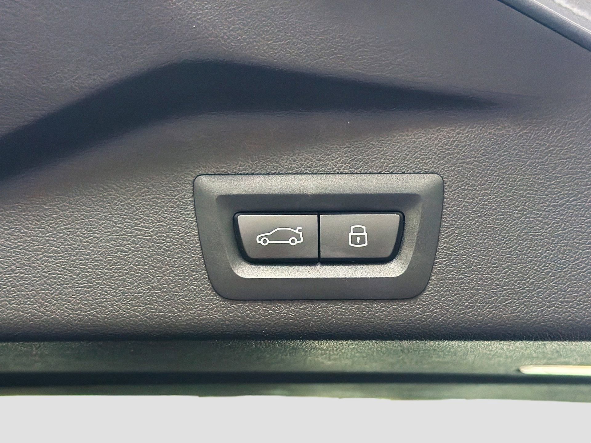 Certified 2025 BMW X5 xDrive50e image 14