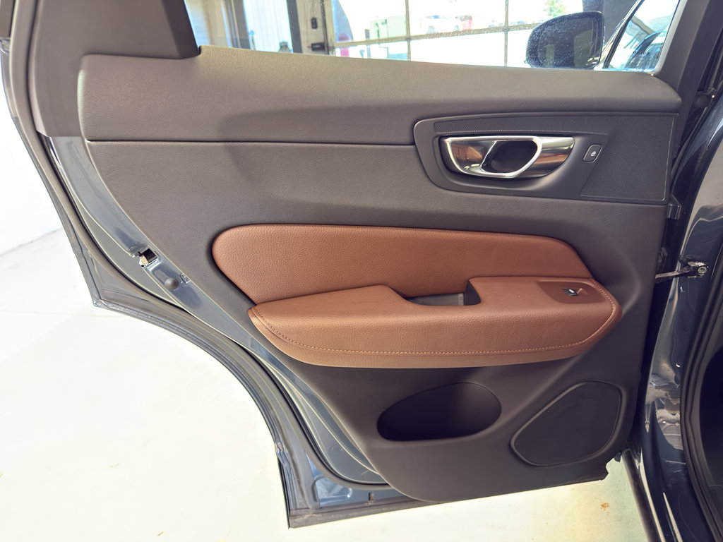 Used 2020 Volvo XC60 T5 Inscription image 29