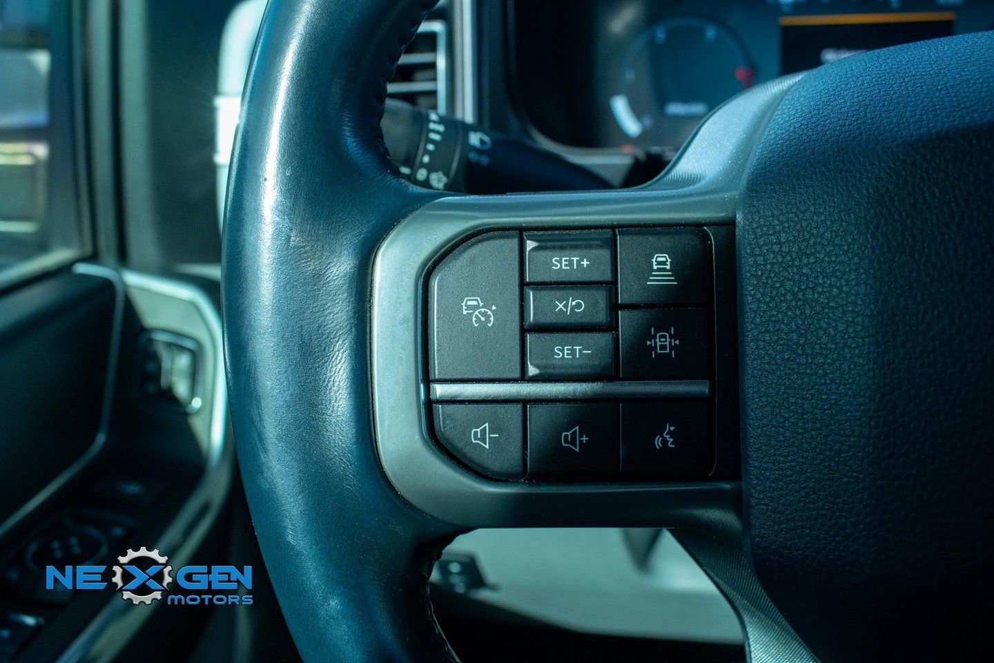 Used 2023 Ford F350 Limited w/ FX4 Off-Road Package image 13