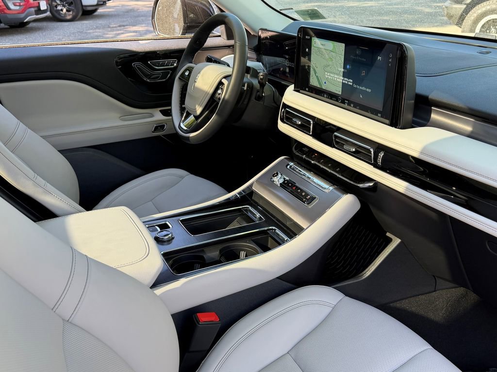 New 2026 Lincoln Aviator AWD image 8