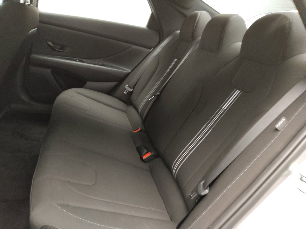 Used 2025 Hyundai Elantra Sport FWD image 18
