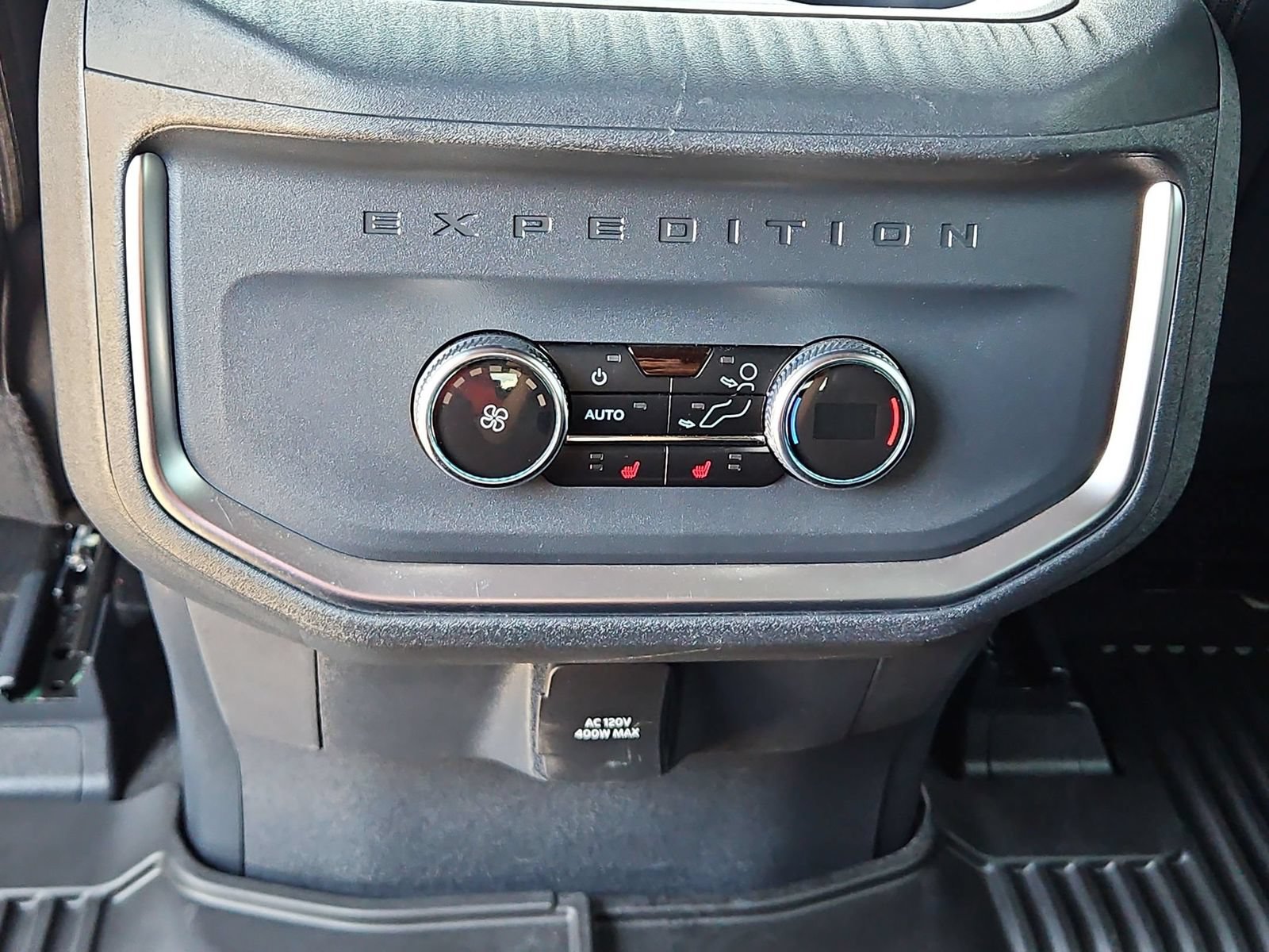 Used 2025 Ford Expedition Tremor AWD/4WD image 25