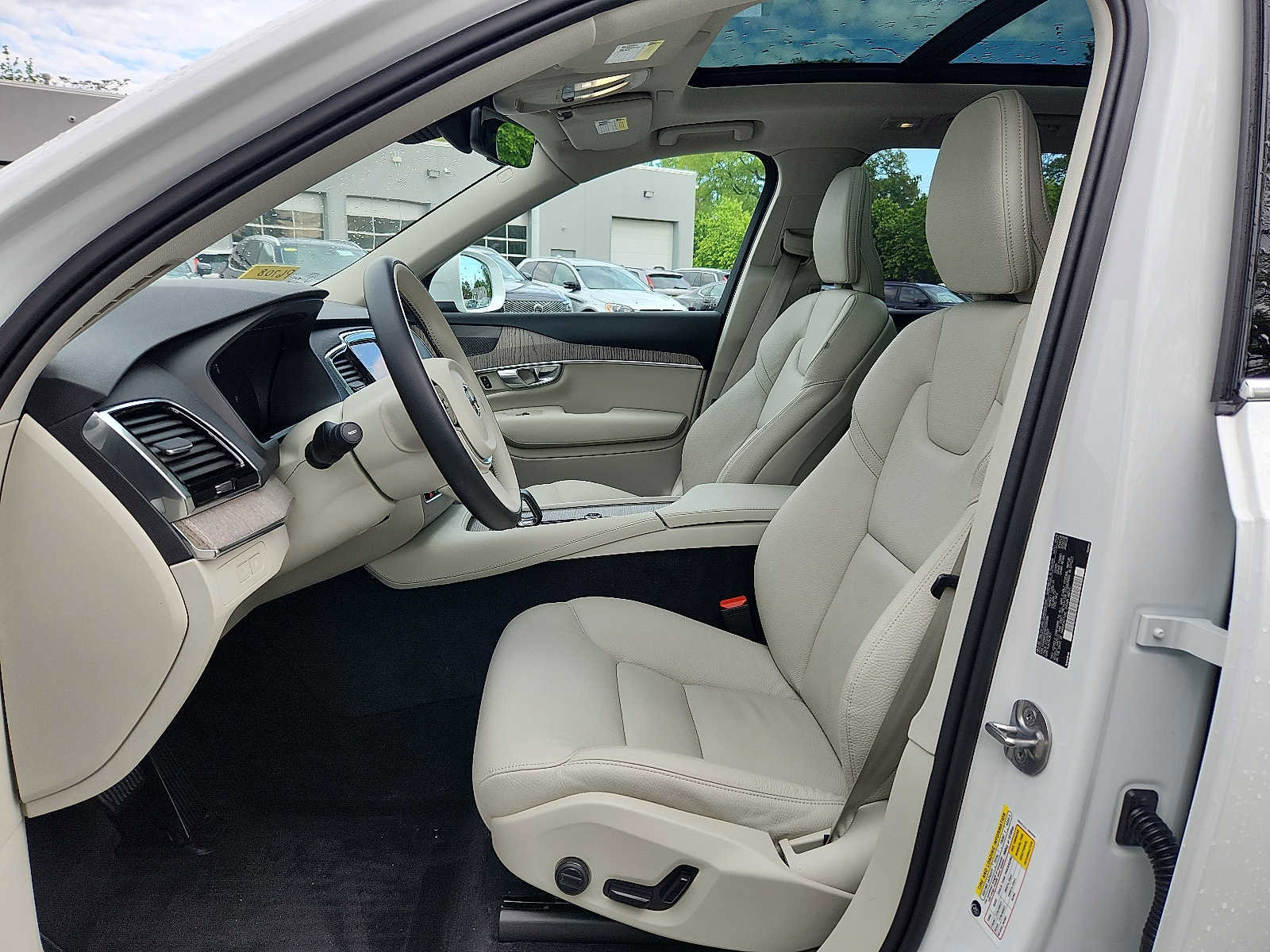 Certified 2024 Volvo XC90 T8 Plus w/ Protection Package Premier AWD/4WD image 13