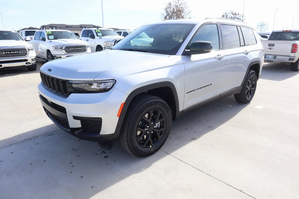 New 2025 Jeep Grand Cherokee L Altitude image 10