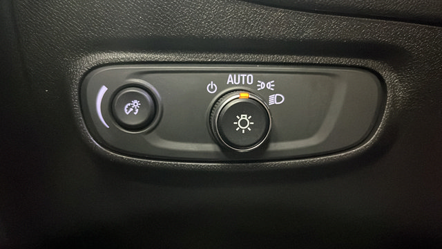 Used 2020 Chevrolet Equinox LT AWD/4WD image 29