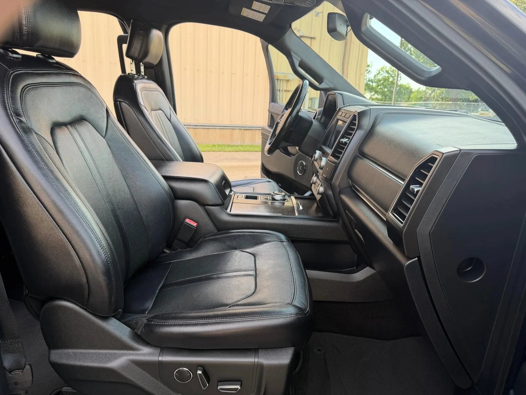 Used 2019 Ford Expedition Max Limited RWD image 15