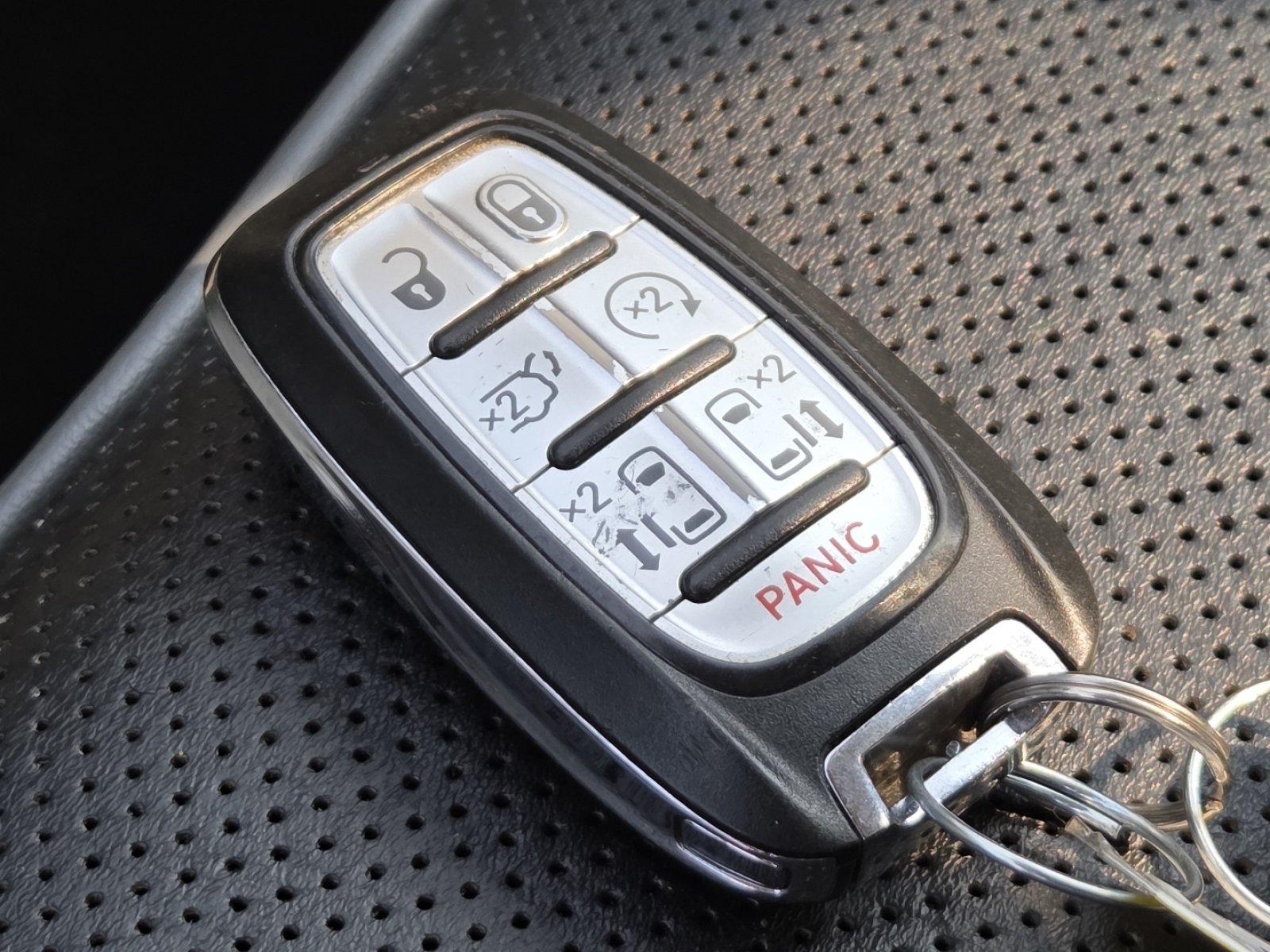 Used 2020 Chrysler Pacifica Limited FWD image 34
