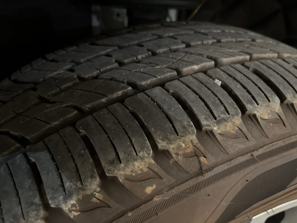 Used 2023 GMC Acadia SLT image 35