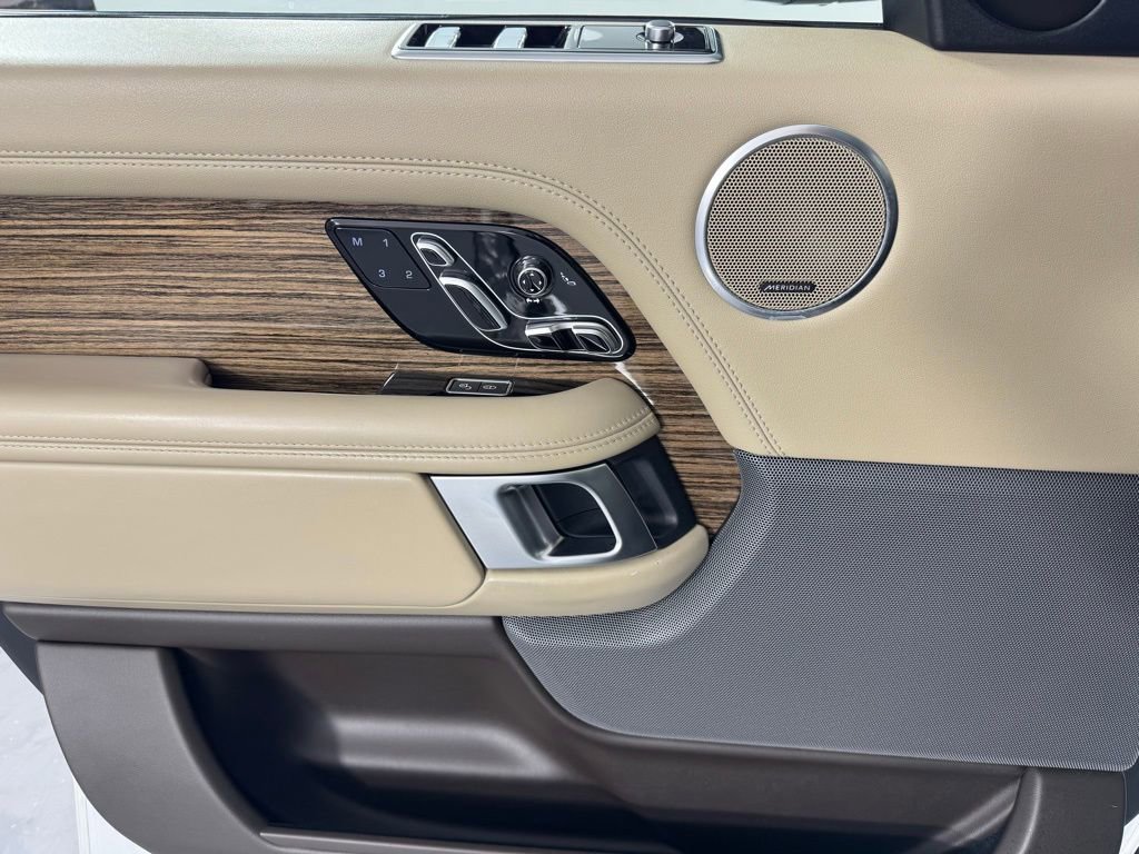 Used 2019 Land Rover Range Rover HSE image 19