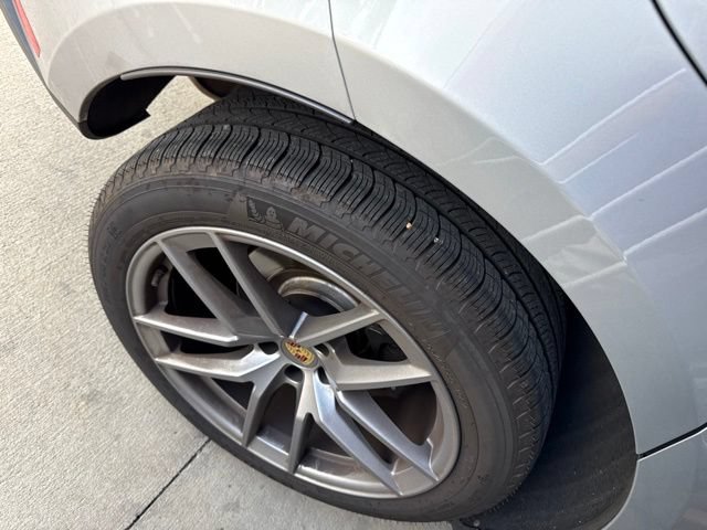 Used 2025 Porsche Macan AWD/4WD image 17