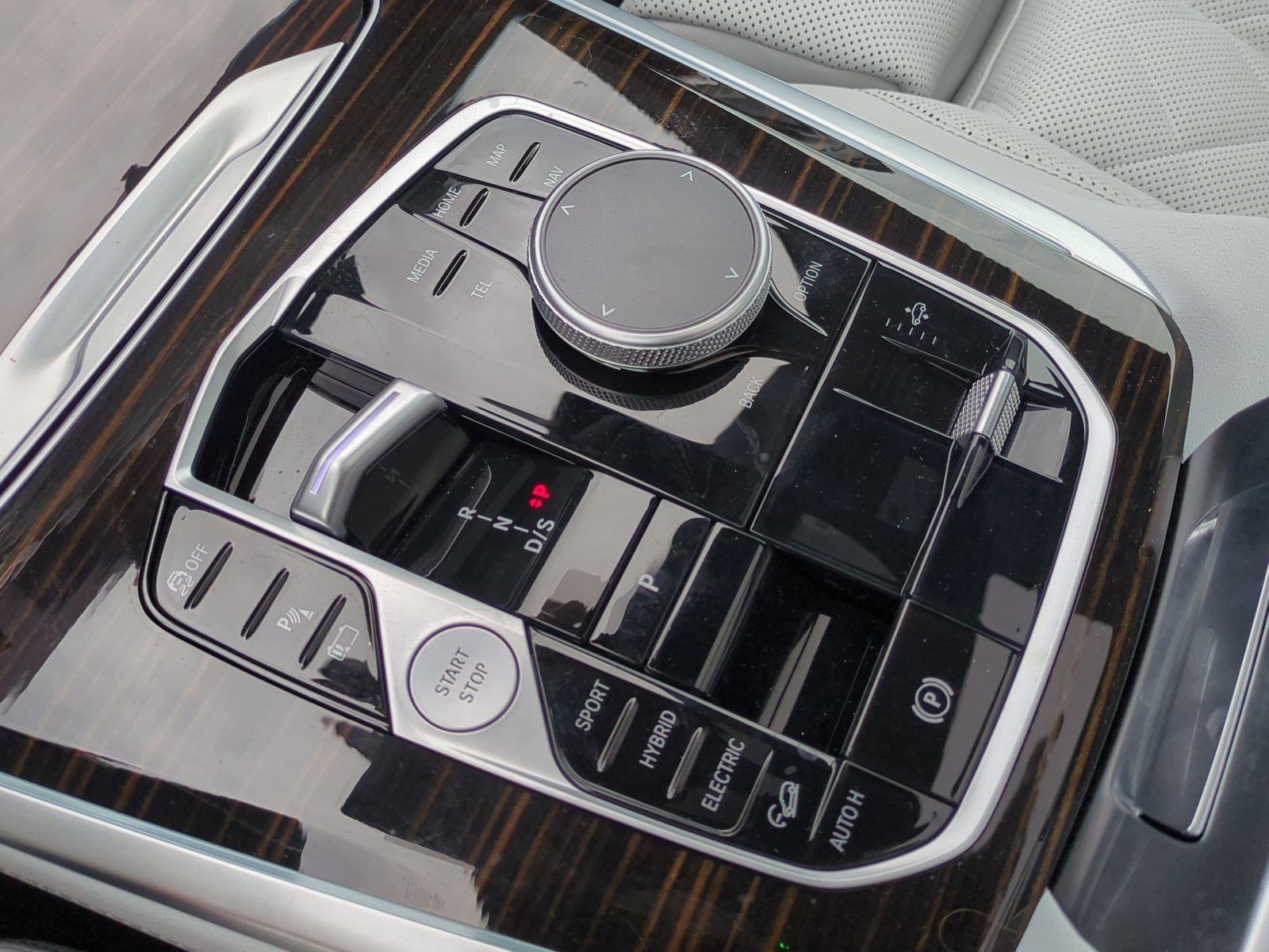 Used 2025 BMW X5 xDrive50e w/ Premium Package image 26