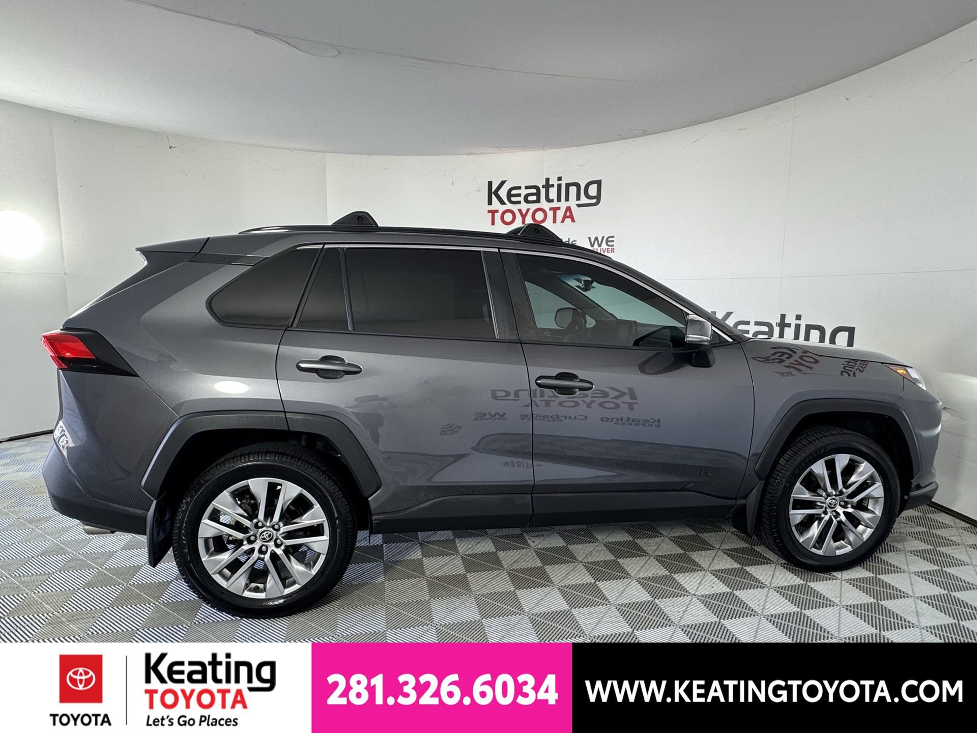 Used 2022 Toyota RAV4 XLE Premium FWD image 4
