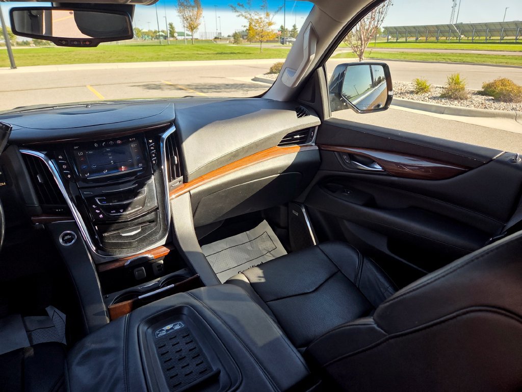 Used 2015 Cadillac Escalade ESV Luxury AWD/4WD image 19