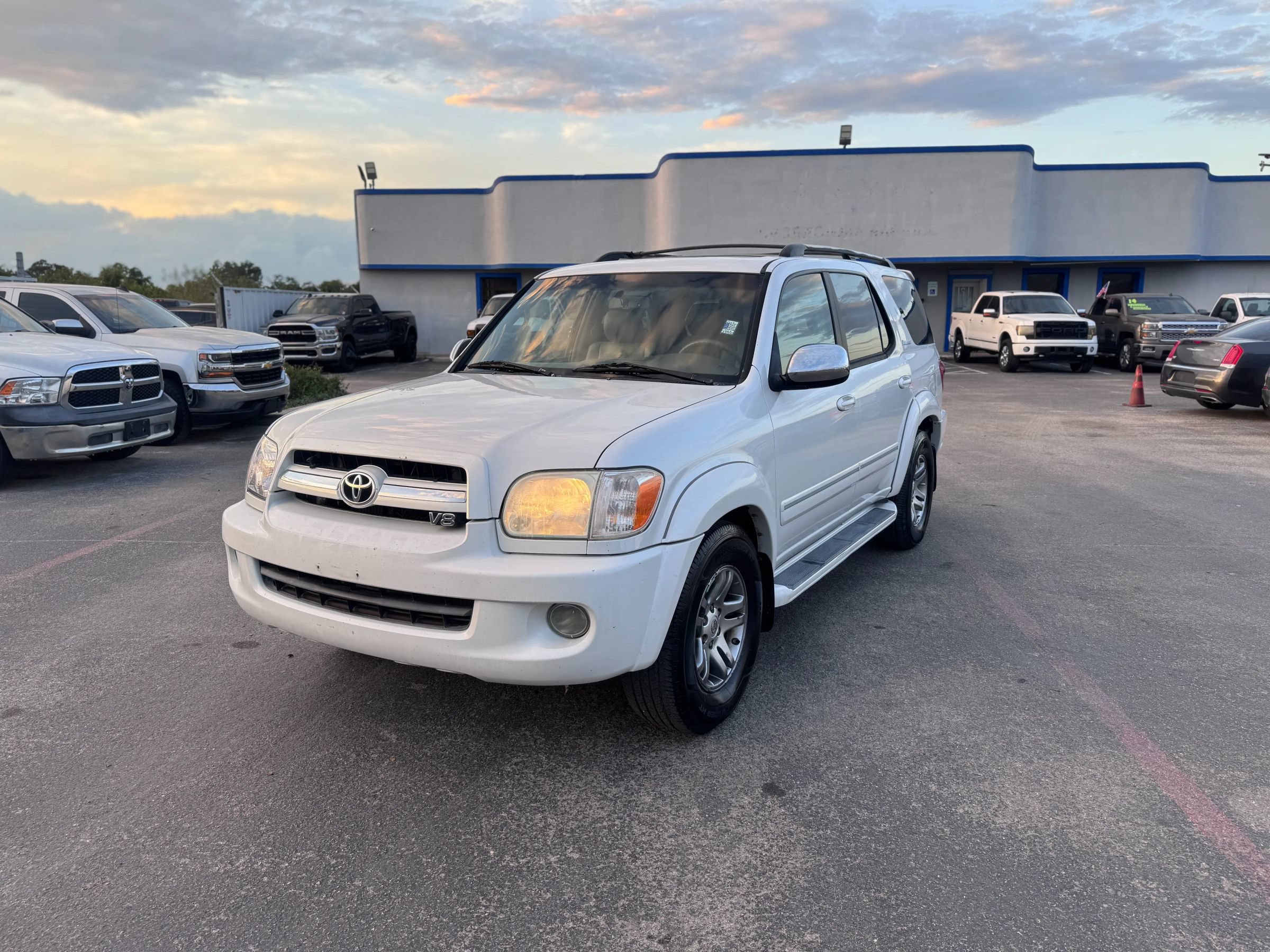 Used 2007 Toyota Sequoia Limited w/ Luxury Pkg RWD image 1