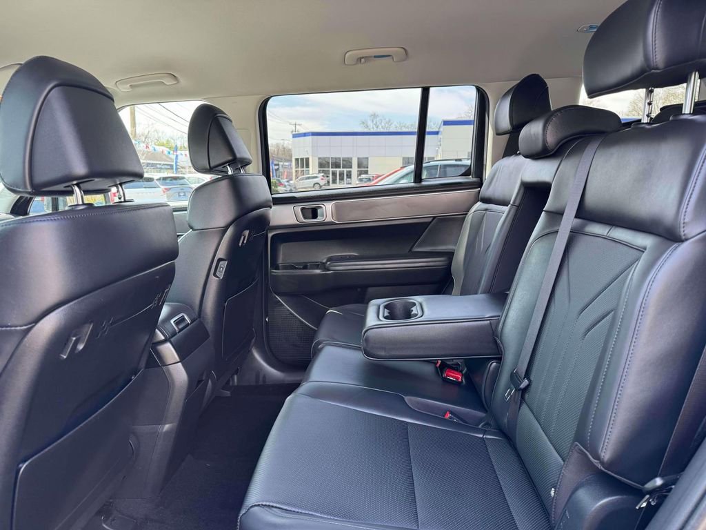 Used 2025 Hyundai Santa Fe SEL AWD/4WD image 11